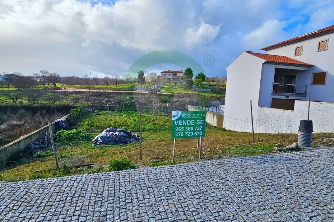 Terreno para Venda em Carrazedo de Montenegro e Curros Foto 1