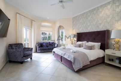 Moradia T7 para Venda em Loule (São Clemente)