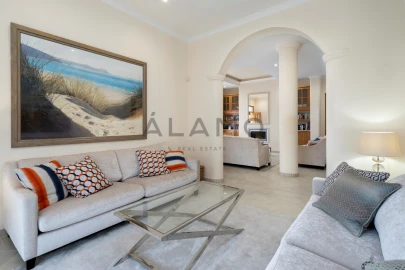 Moradia T7 para Venda em Loule (São Clemente)