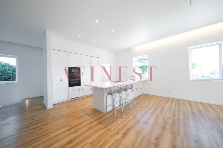 Apartamento T3 para Arrendamento em Carcavelos e Parede Foto 4