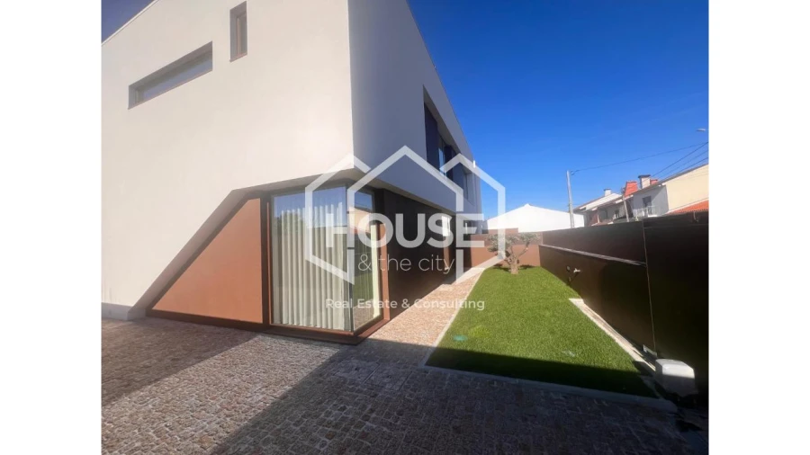 Moradia T4 para Venda em São Bernardo Foto 2