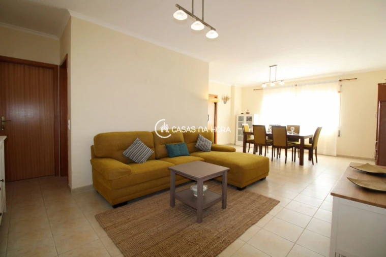 Apartamento T3 para Arrendamento férias em Estômbar e Parchal Foto 1