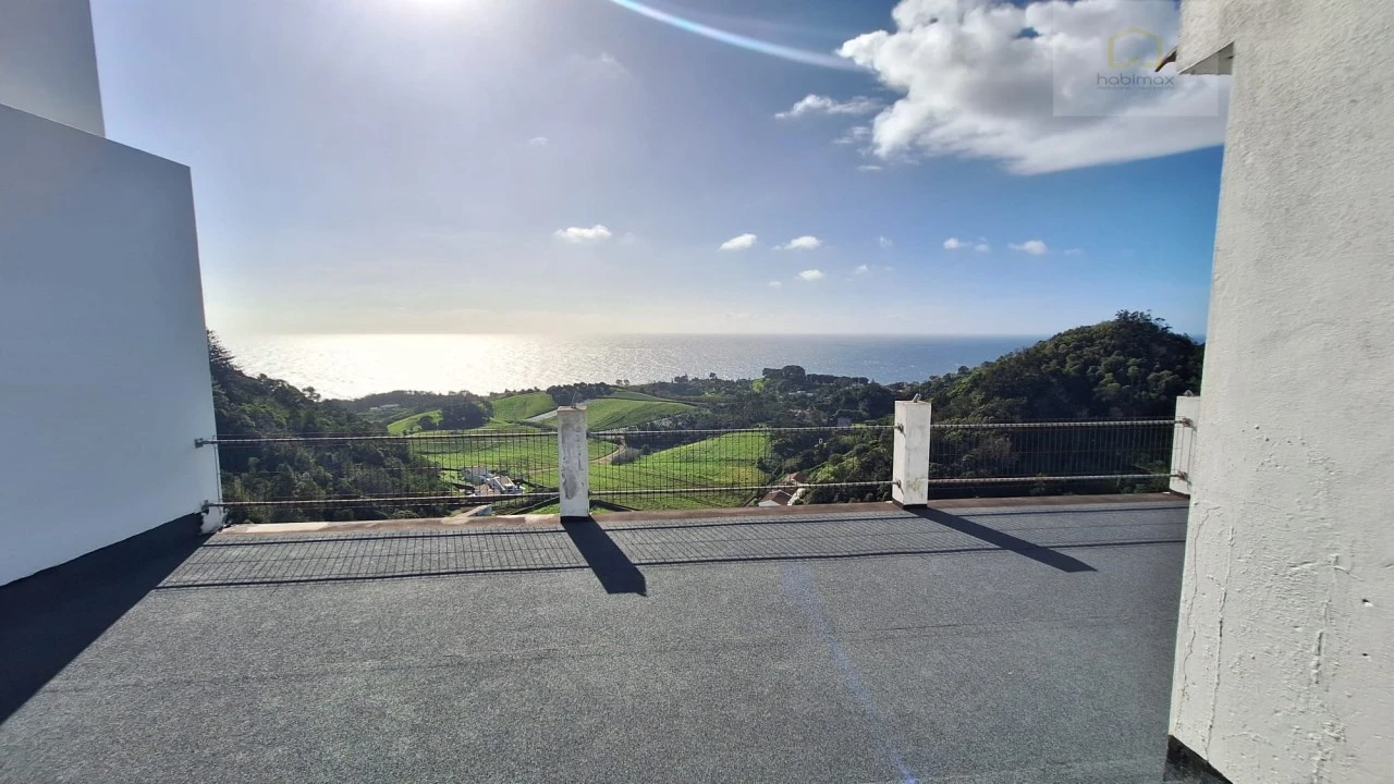 Moradia T8 para Venda em Agua de Pau Foto 5