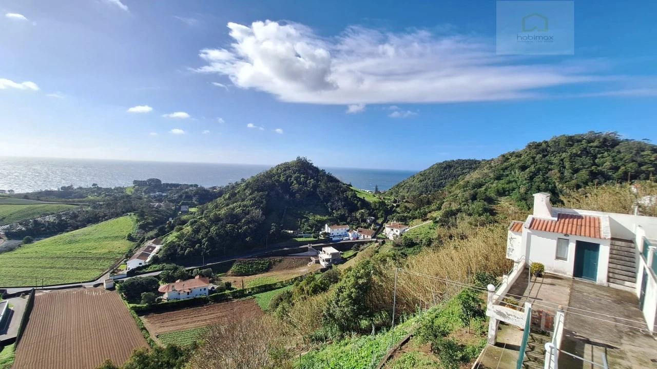 Moradia T8 para Venda em Agua de Pau Foto 2