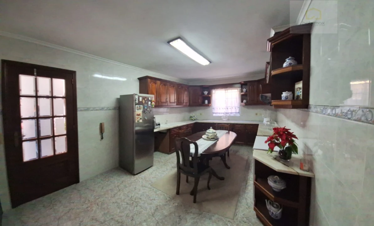 Moradia T8 para Venda em Agua de Pau Foto 9