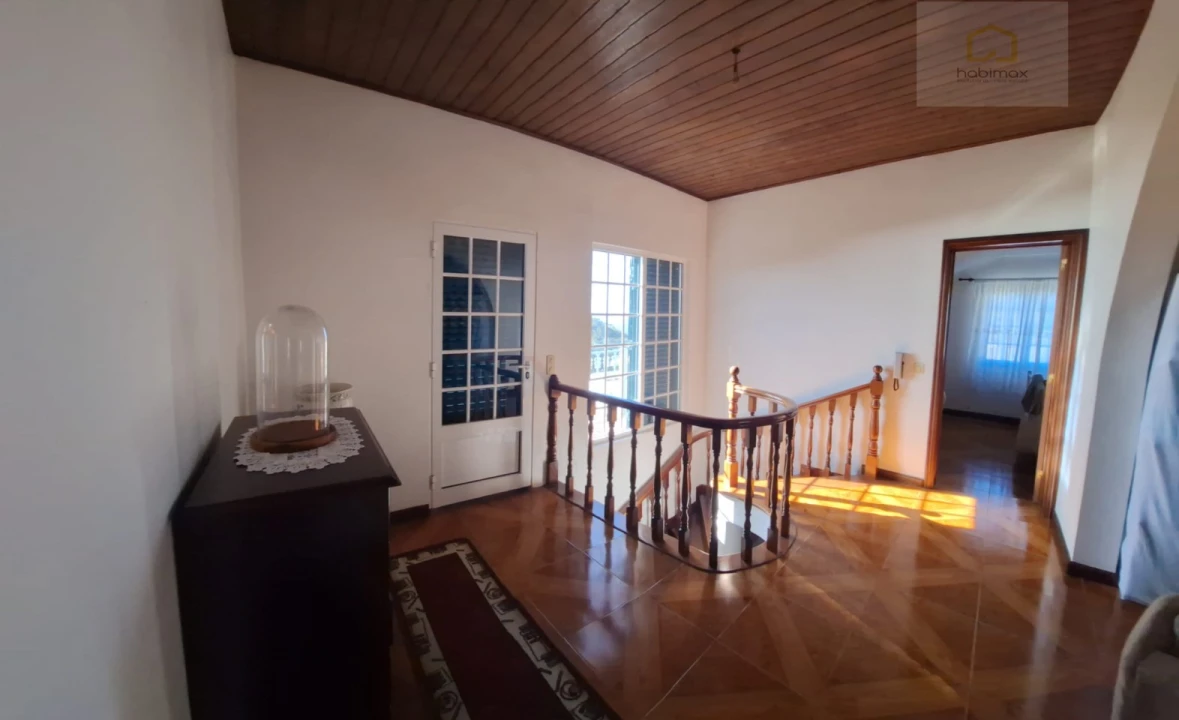 Moradia T8 para Venda em Agua de Pau Foto 14