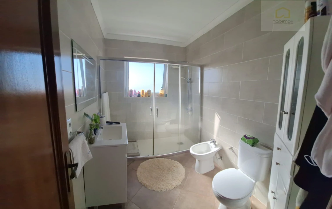 Moradia T8 para Venda em Agua de Pau Foto 19