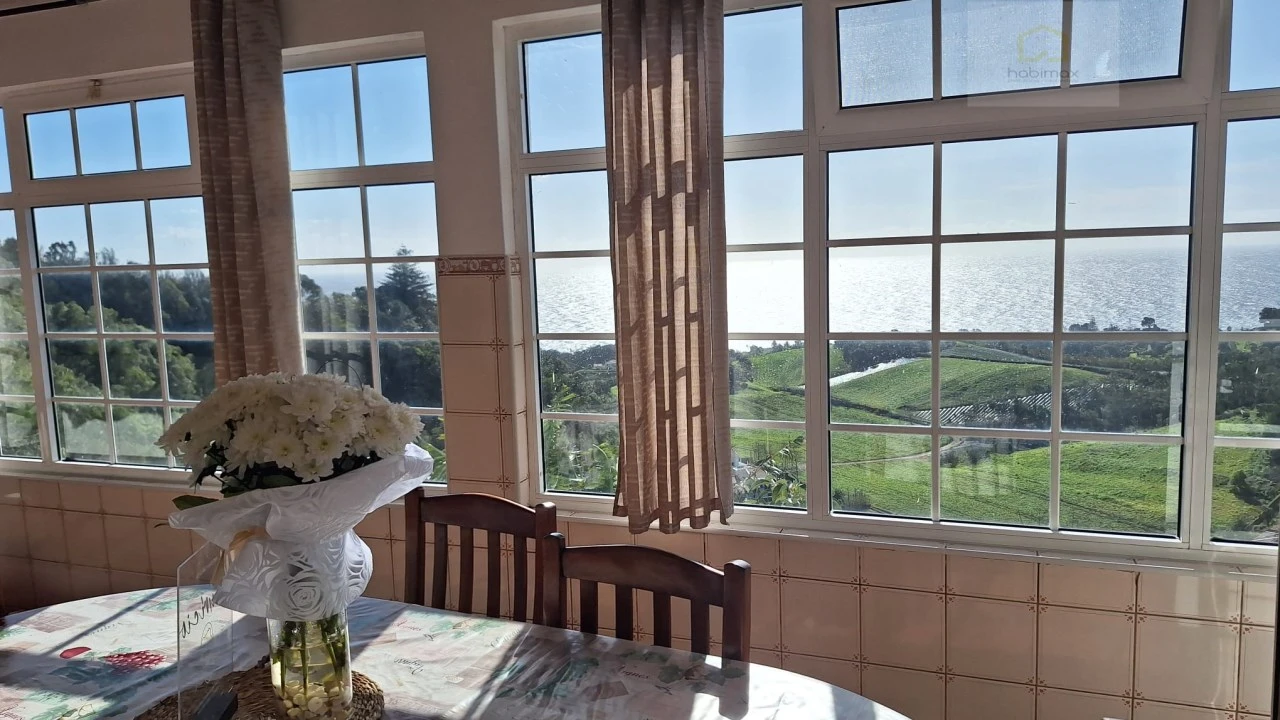 Moradia T8 para Venda em Agua de Pau Foto 1