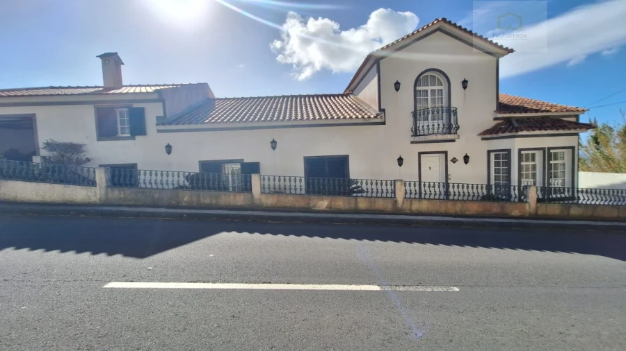 Moradia T8 para Venda em Agua de Pau Foto 3