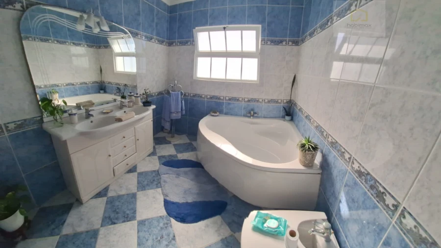 Moradia T8 para Venda em Agua de Pau Foto 25