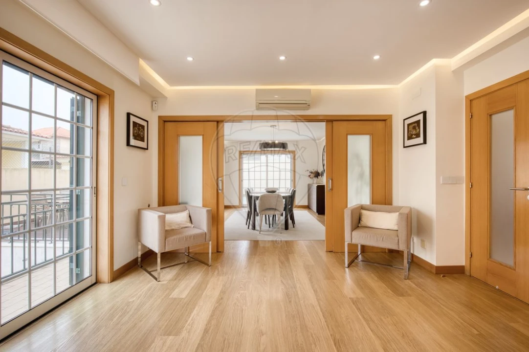 Moradia T5 para Venda em Carcavelos e Parede Foto 10