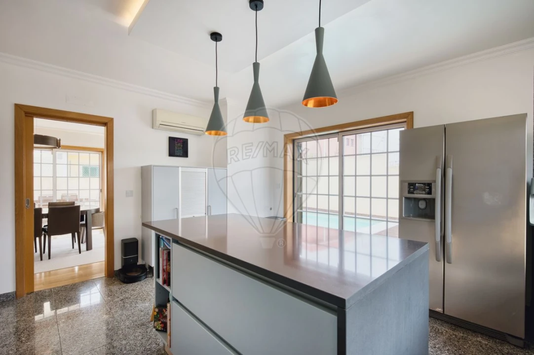 Moradia T5 para Venda em Carcavelos e Parede Foto 17