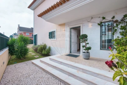 Moradia T5 para Venda em Carcavelos e Parede