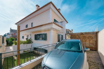 Moradia T5 para Venda em Carcavelos e Parede