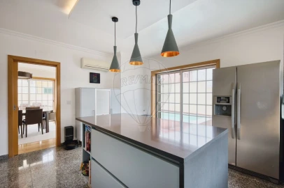 Moradia T5 para Venda em Carcavelos e Parede