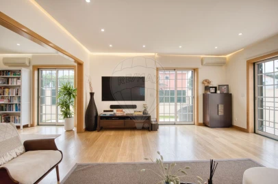 Moradia T5 para Venda em Carcavelos e Parede