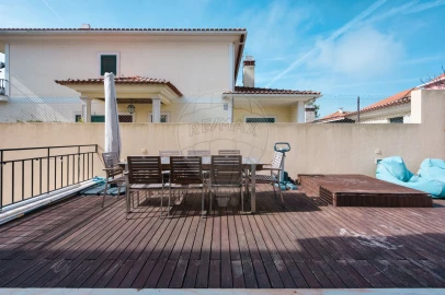 Moradia T5 para Venda em Carcavelos e Parede