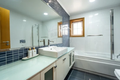 Moradia T5 para Venda em Carcavelos e Parede