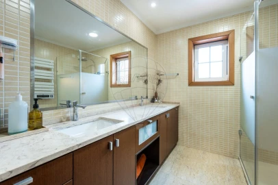 Moradia T5 para Venda em Carcavelos e Parede