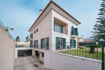 Moradia T5 para Venda em Carcavelos e Parede