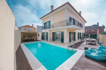 Moradia T5 para Venda em Carcavelos e Parede