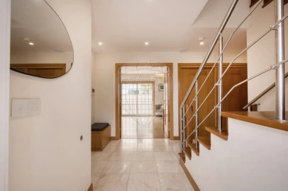 Moradia T5 para Venda em Carcavelos e Parede