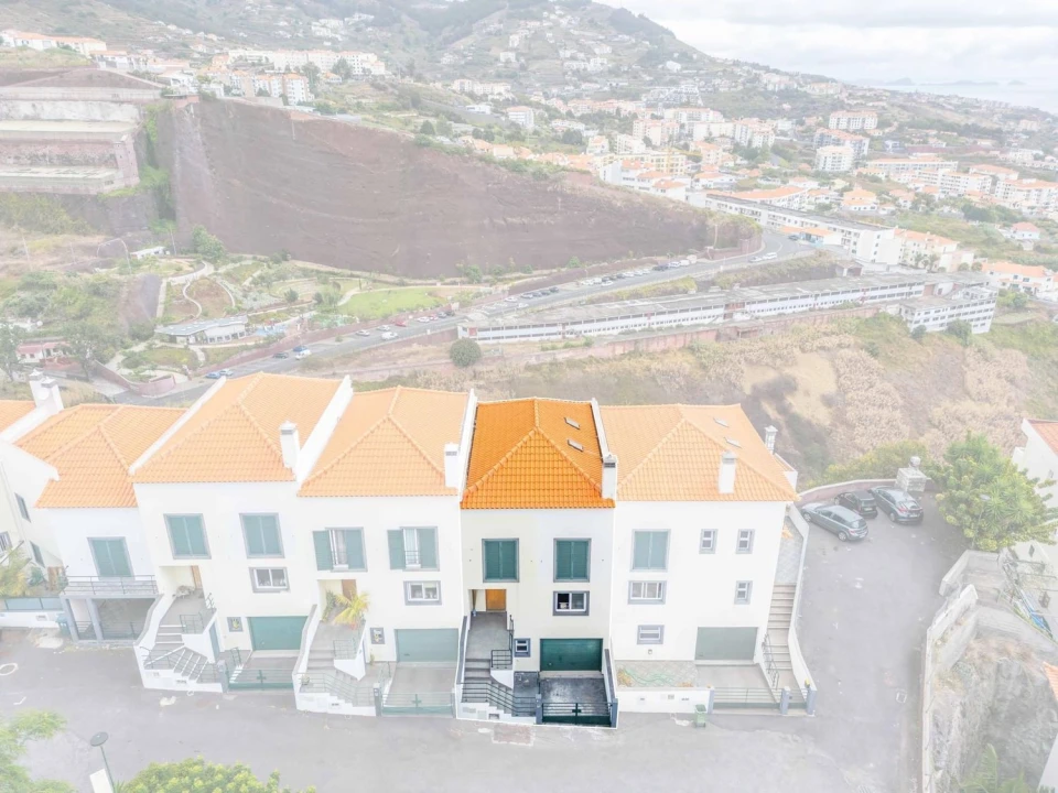 Moradia T3 para Venda em Caniço Foto 3