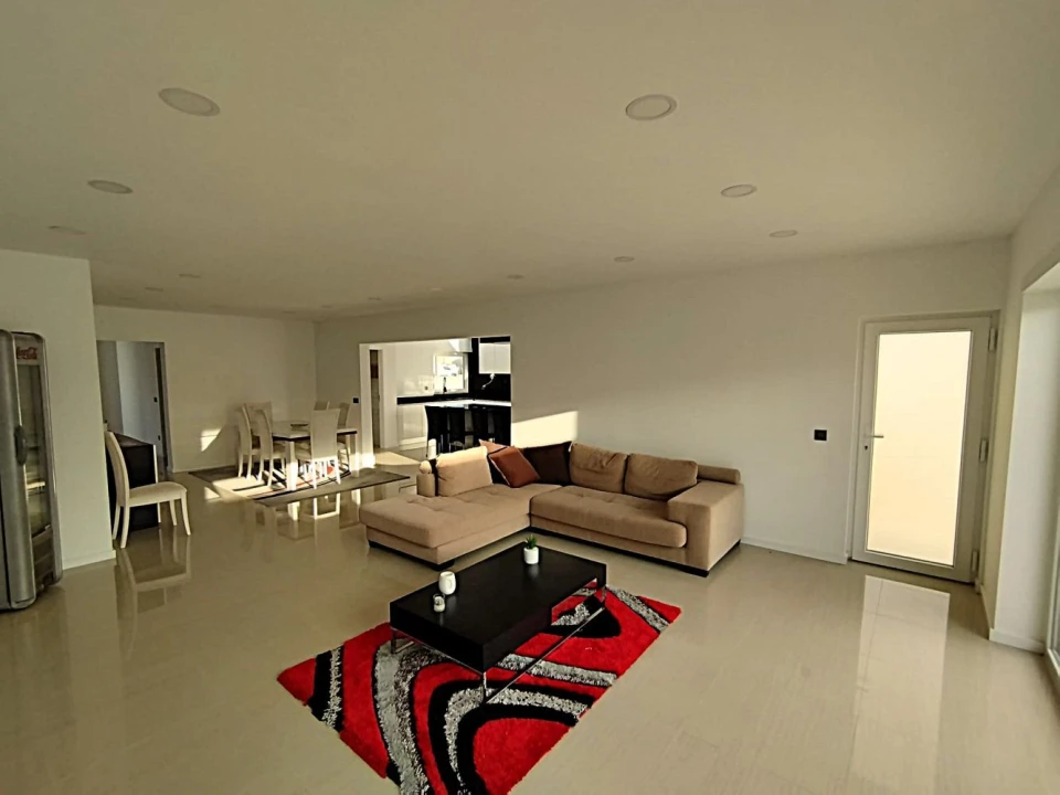 Moradia T5 para Venda em Aradas Foto 2