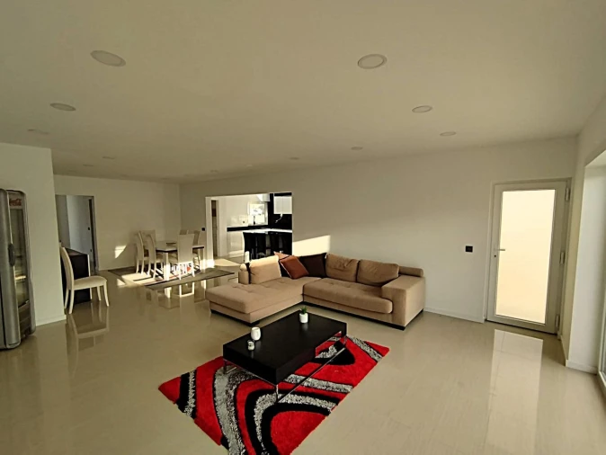 Moradia T5 para Venda em Aradas Foto 2