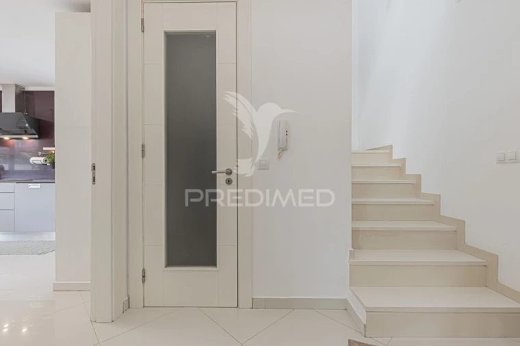 Moradia T4 para Venda em Santo Antonio da Charneca Foto 9