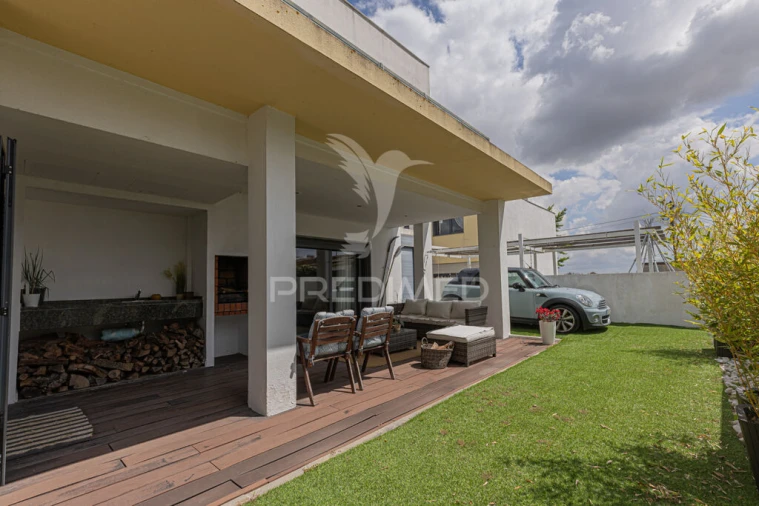 Moradia T4 para Venda em Santo Antonio da Charneca Foto 2