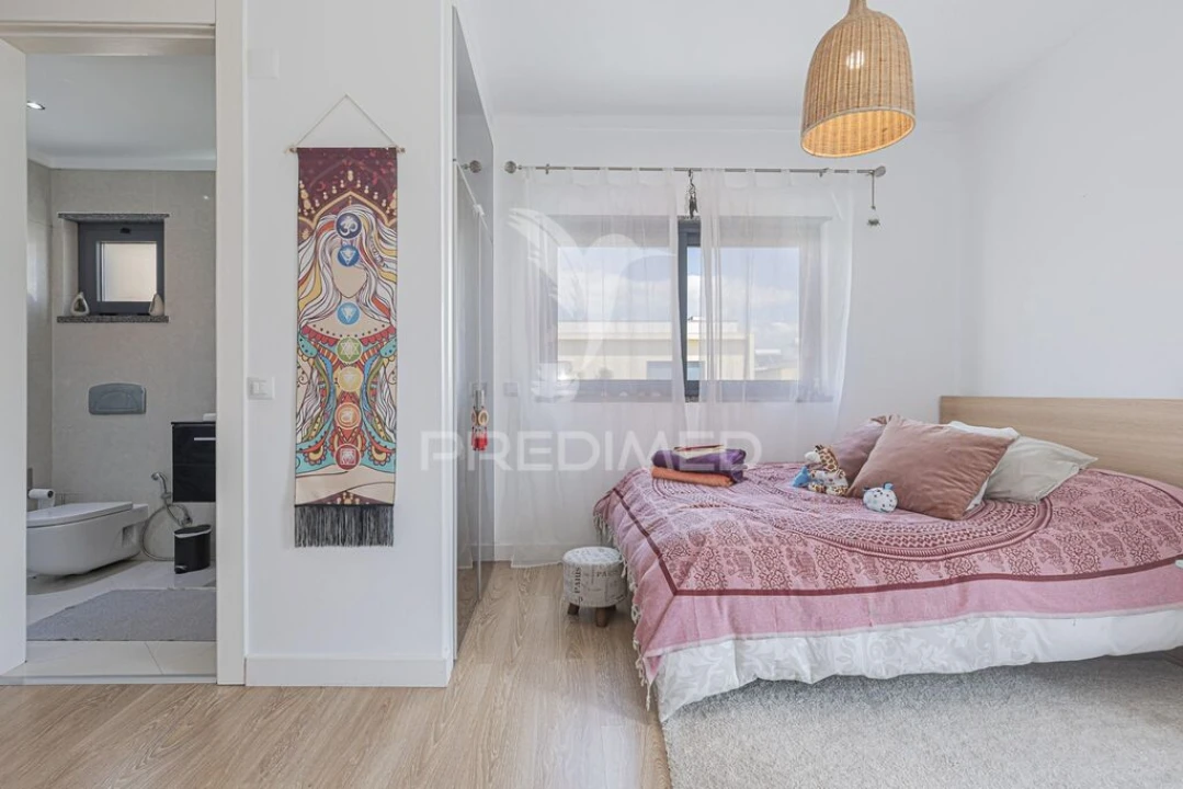 Moradia T4 para Venda em Santo Antonio da Charneca Foto 18