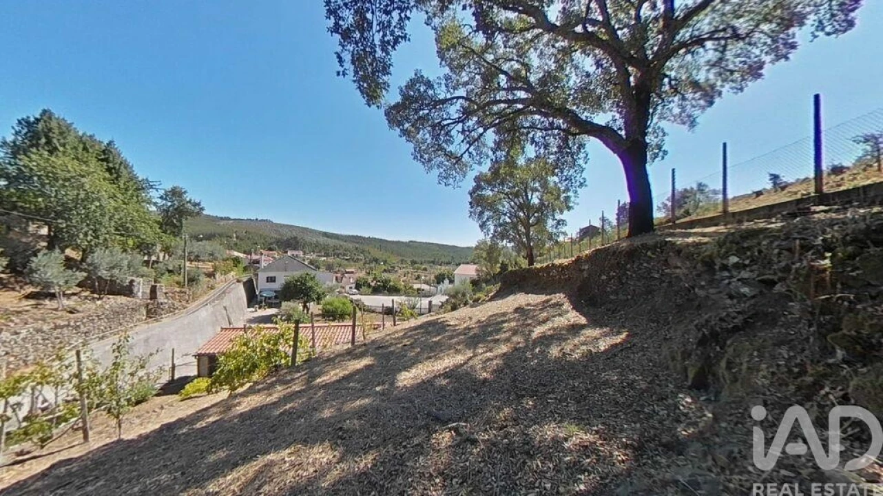 Moradia T4 para Venda em Alvares Foto 18