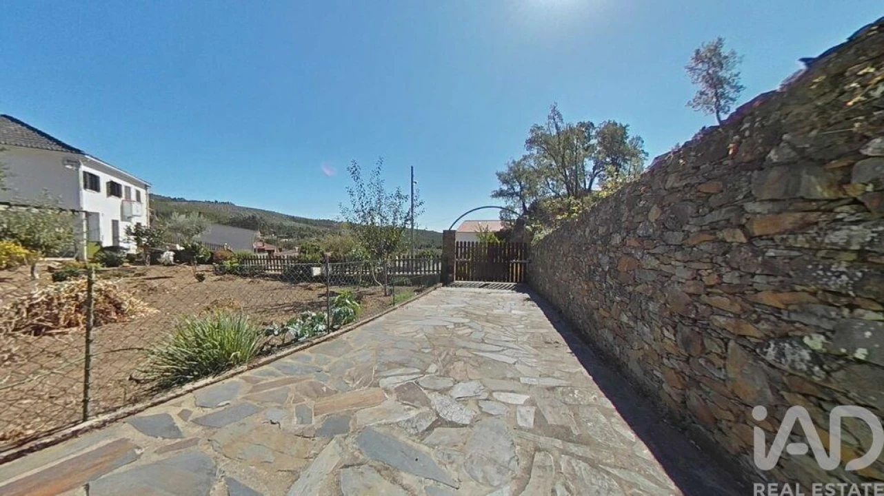 Moradia T4 para Venda em Alvares Foto 16