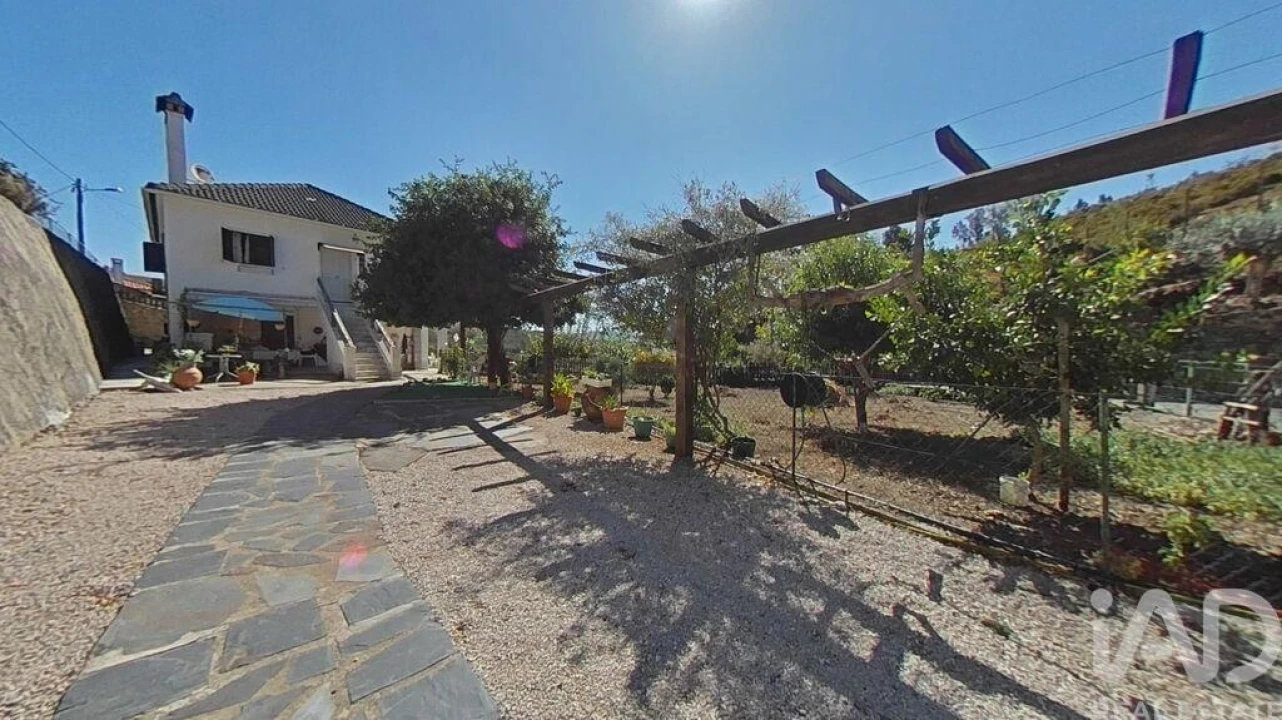 Moradia T4 para Venda em Alvares Foto 19