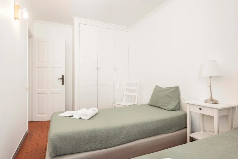 Apartamento T2 para Arrendamento férias em Quarteira Foto 11