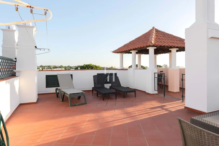 Apartamento T2 para Arrendamento férias em Quarteira Foto 29