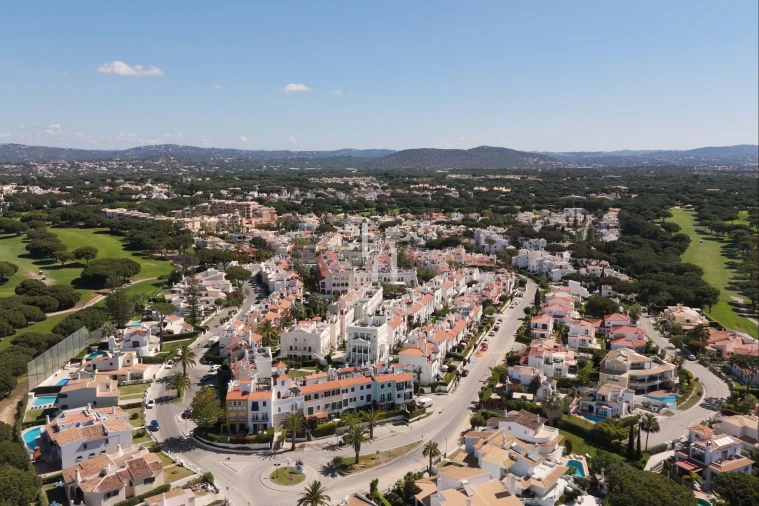 Apartamento T2 para Arrendamento férias em Quarteira Foto 32