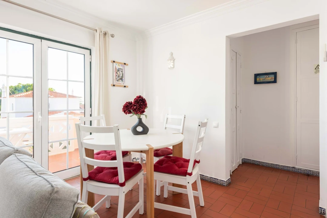 Apartamento T2 para Arrendamento férias em Quarteira Foto 6