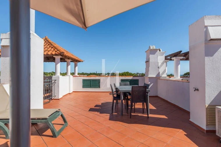 Apartamento T2 para Arrendamento férias em Quarteira Foto 19