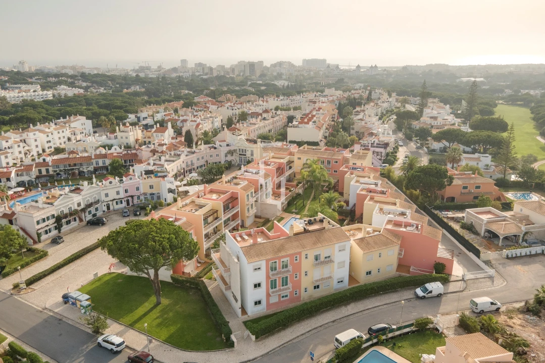 Apartamento T1 para Arrendamento férias em Quarteira Foto 24