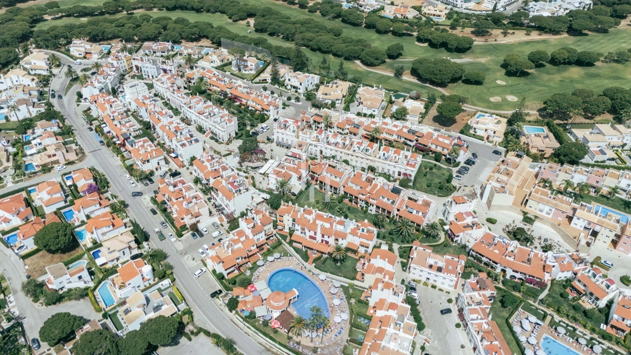 Apartamento T2 para Arrendamento férias em Quarteira Foto 17