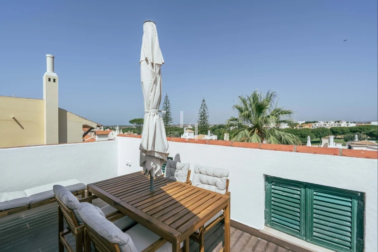 Apartamento T2 para Arrendamento férias em Quarteira Foto 31