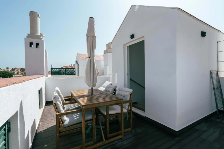 Apartamento T2 para Arrendamento férias em Quarteira Foto 34