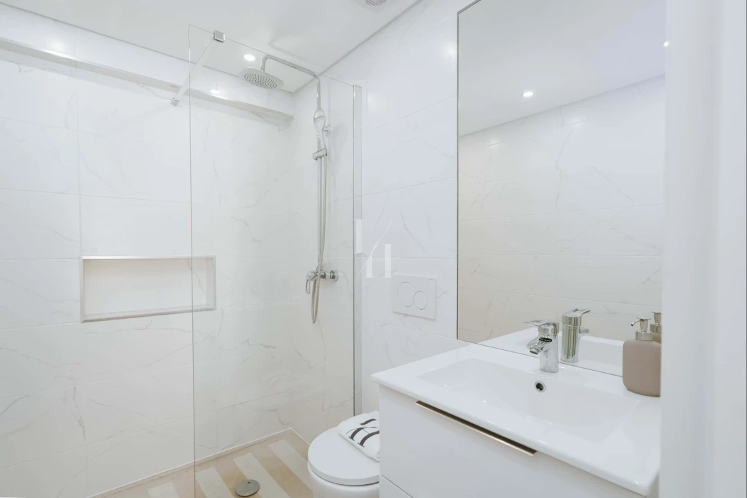 Apartamento T2 para Arrendamento férias em Quarteira Foto 8