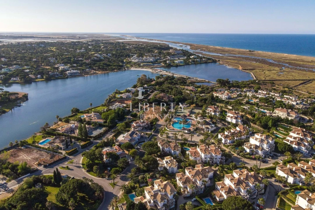 Moradia T5 para Venda em Almancil Foto 1