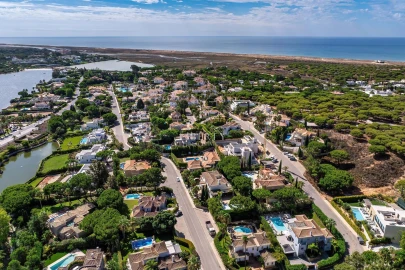 Moradia T5 para Venda em Almancil