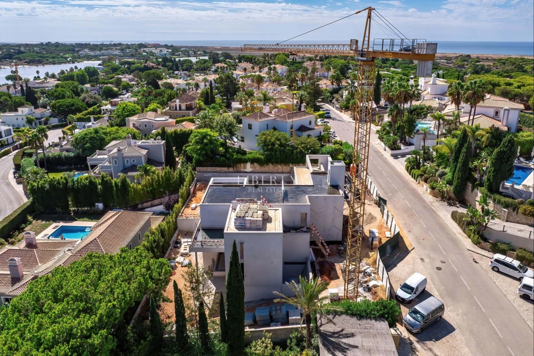 Moradia T5 para Venda em Almancil Foto 7