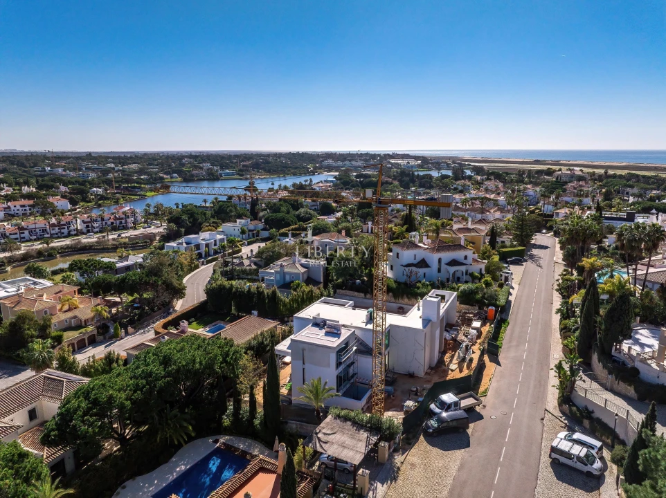 Moradia T5 para Venda em Almancil Foto 10