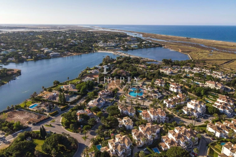 Moradia T5 para Venda em Almancil